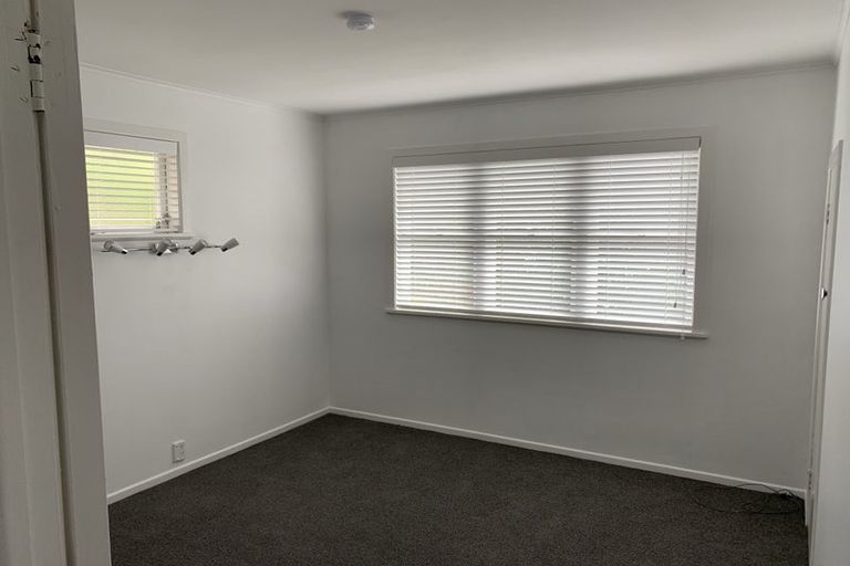 Photo of property in 308 Wairau Road, Glenfield, Auckland, 0629