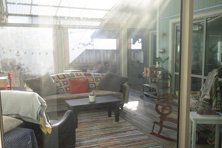 Photo of property in 15 Pukatea Street, Eastbourne, Lower Hutt, 5013