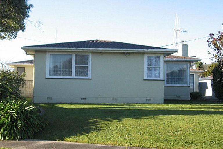 Photo of property in 12 Lowestoft Place, West End, Palmerston North, 4412