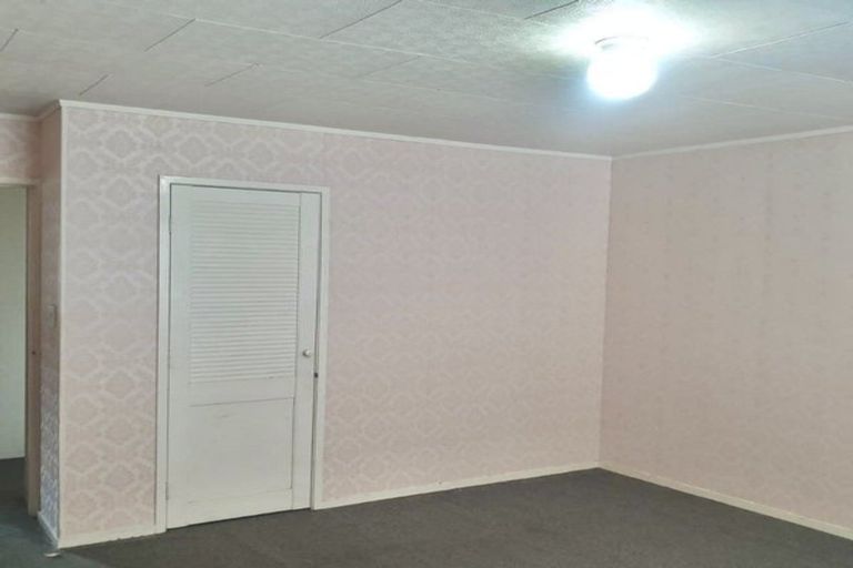 Photo of property in 190 Universal Drive, Henderson, Auckland, 0610