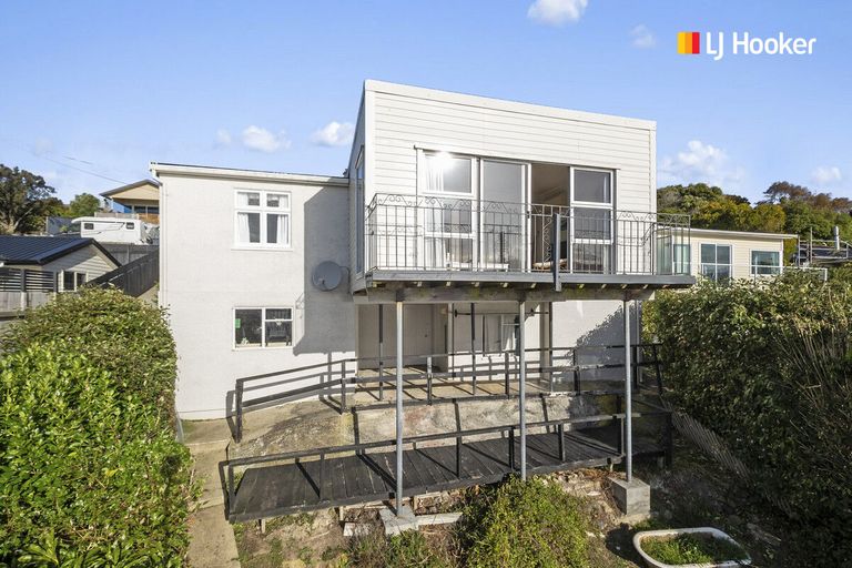 Photo of property in 35 Oxley Crescent, Broad Bay, Dunedin, 9014