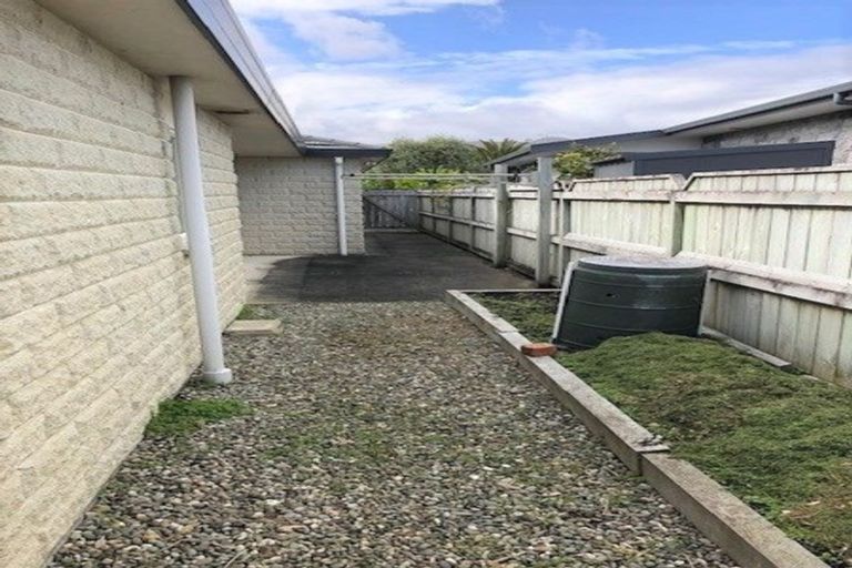Photo of property in 20 Quadrant Heights, Paraparaumu, 5032