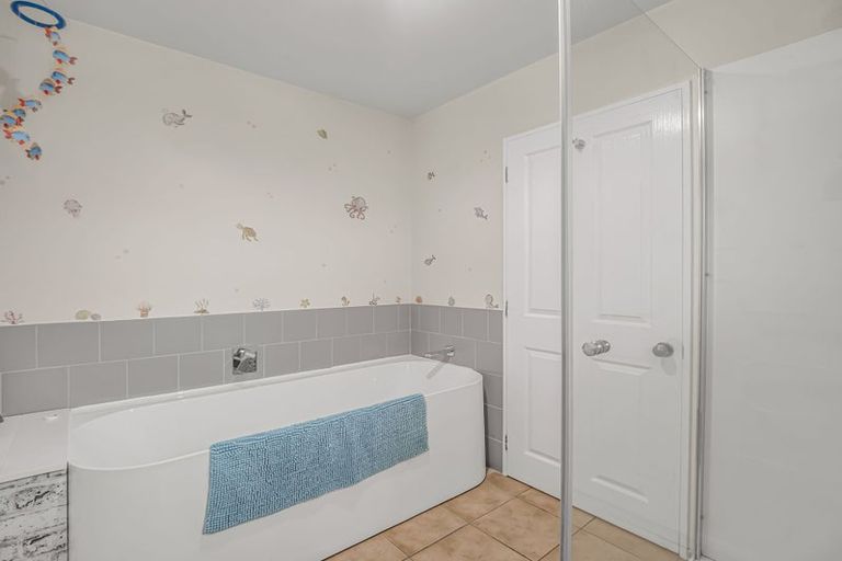 Photo of property in 14 Clifford Place, Amberley, 7410