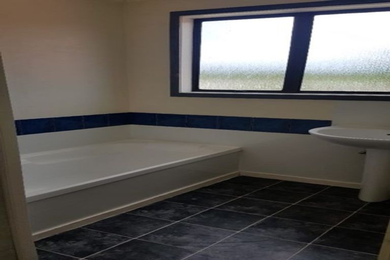 Photo of property in 100 Gibbons Street, Ebdentown, Upper Hutt, 5018