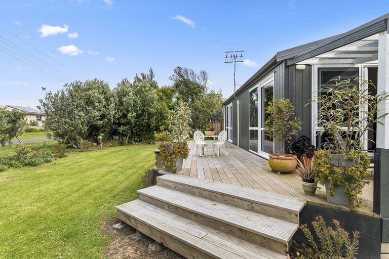 Photo of property in 22 Holben Parade, Foxton Beach, Foxton, 4815