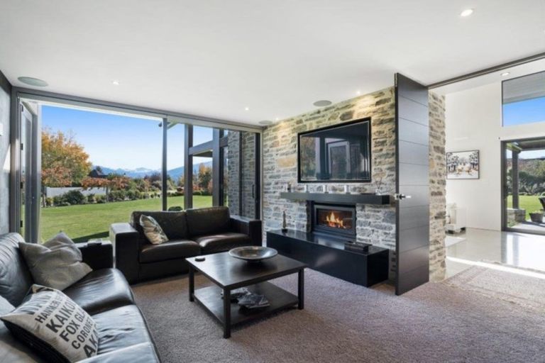 Photo of property in 14 Waimana Place, Wanaka, 9305