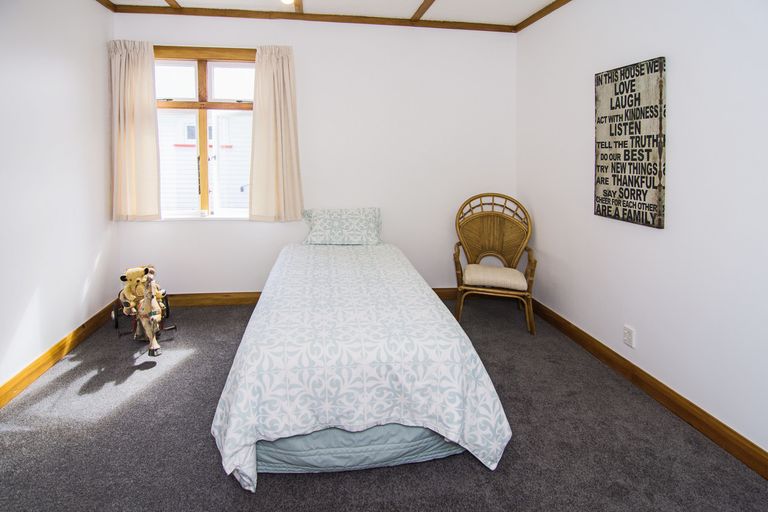 Photo of property in 18 Cambridge Terrace, Masterton, 5810