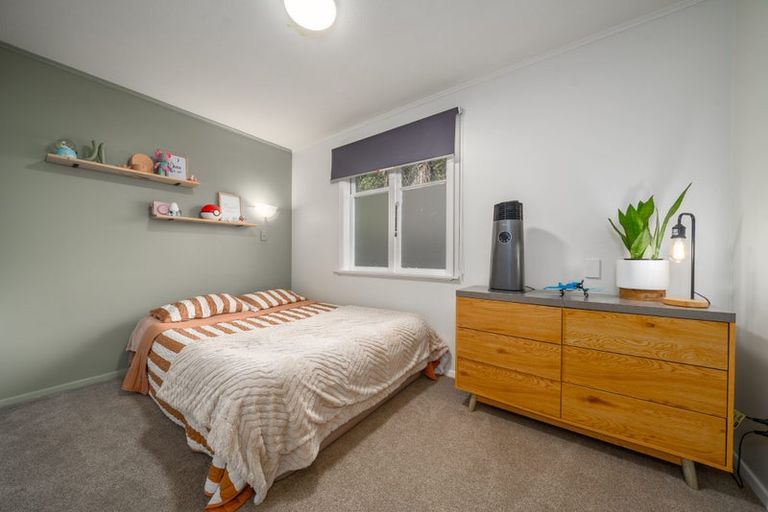Photo of property in 73 Taylor Terrace, Tawa, Wellington, 5028