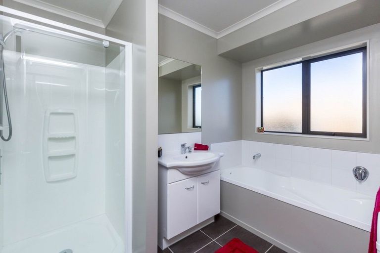 Photo of property in 2 Percy Kinsman Crescent, Riverstone Terraces, Upper Hutt, 5018