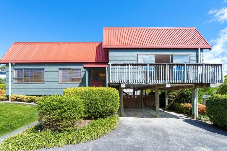 Photo of property in 34 Catalina Crescent, Forrest Hill, Auckland, 0620