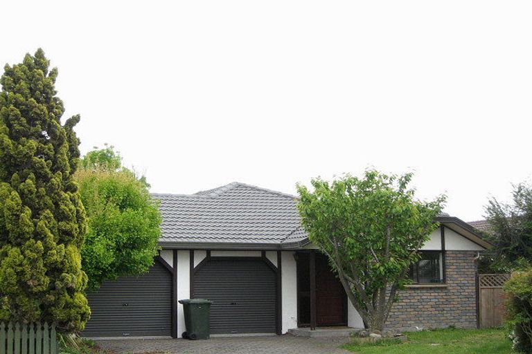 Photo of property in 11 Edron Place, Redwood, Christchurch, 8051