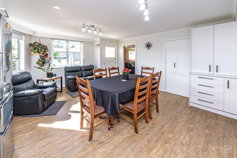 Photo of property in 34 Selwyn Crescent, College Estate, Whanganui, 4500