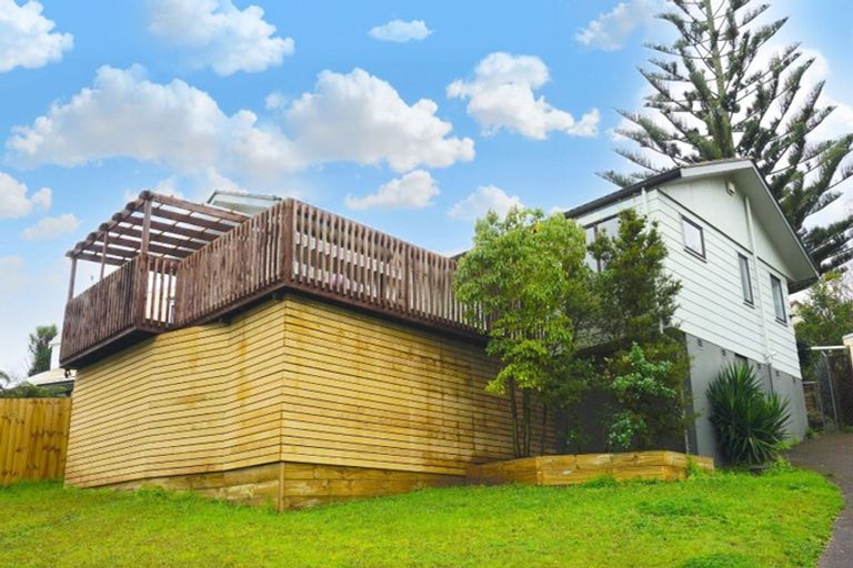 Photo of property in 11 Amerce Place, Highland Park, Auckland, 2010