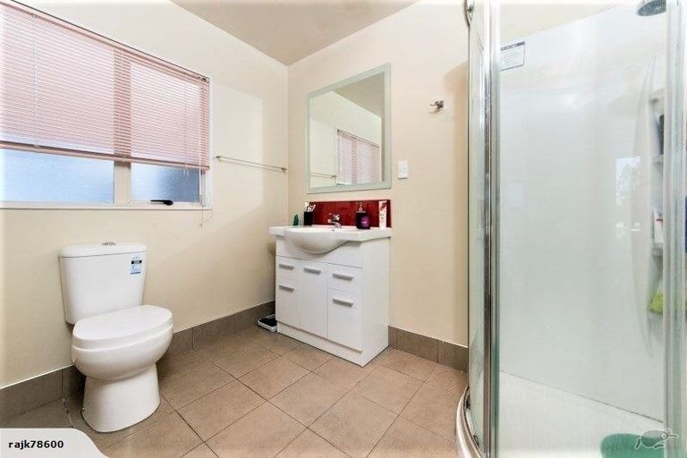 Photo of property in 1/49 Sungrove Rise, Sunnyvale, Auckland, 0612