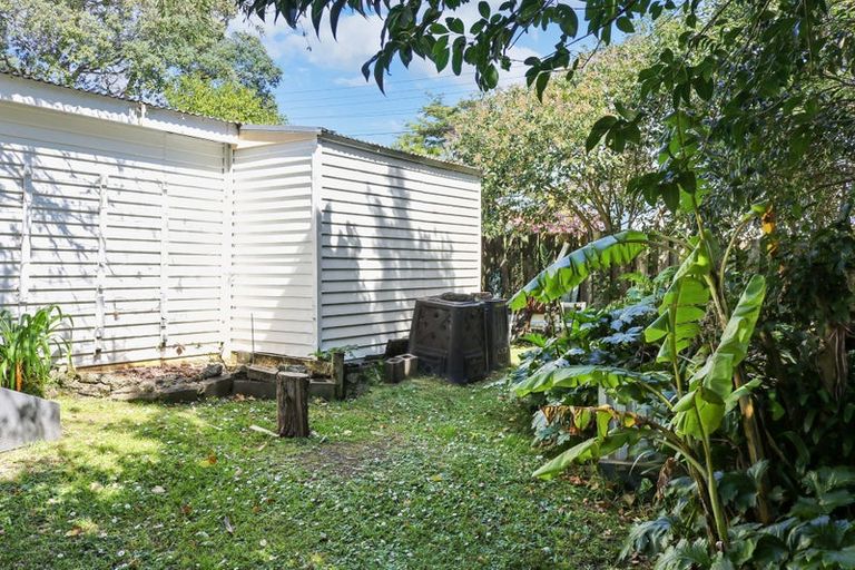 Photo of property in 1 Marewa Street, Te Atatu South, Auckland, 0610