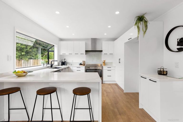 Photo of property in 36 Lastel Place, Shelly Park, Auckland, 2014