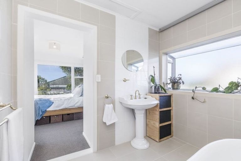 Photo of property in 764 Whangaparaoa Road, Manly, Whangaparaoa, 0930