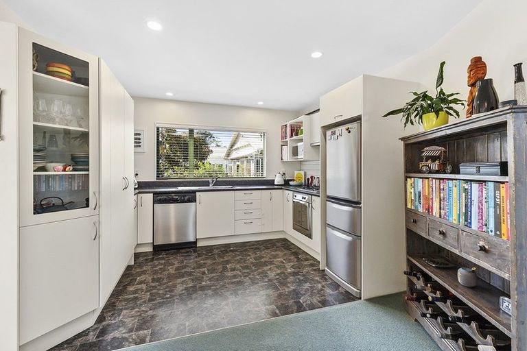 Photo of property in 106a Tauhinu Road, Miramar, Wellington, 6022