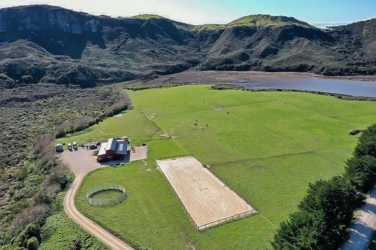 Photo of property in 102 Wharariki Road, Puponga, Collingwood, 7073