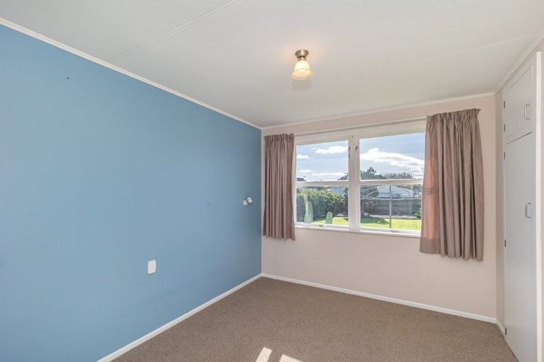 Photo of property in 39 Karaka Crescent, Levin, 5510