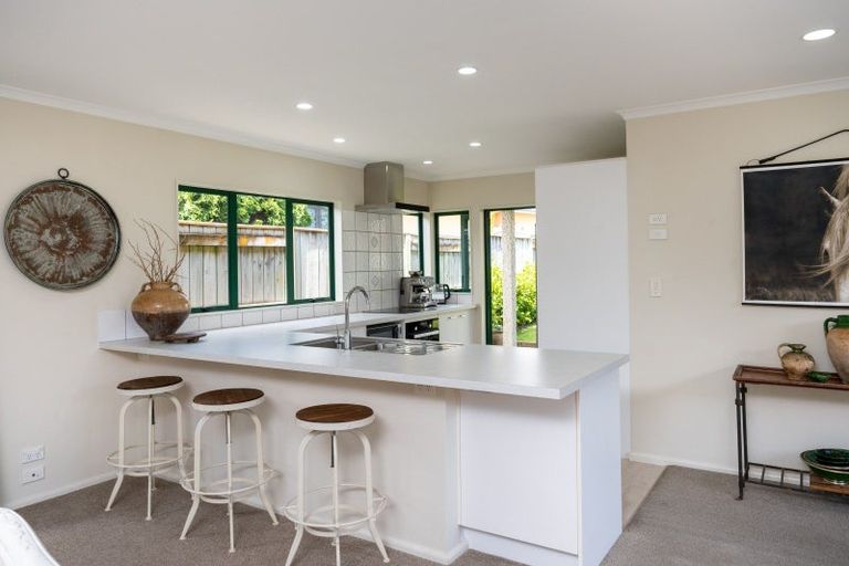 Photo of property in 2 Hanna Place, Havelock North, 4130