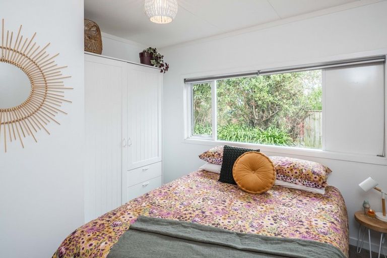 Photo of property in 53 Tiromoana Road, Raumati South, Paraparaumu, 5032