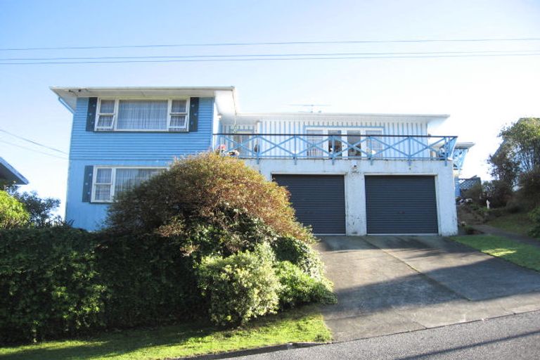 Photo of property in 15 Manor Drive, Stokes Valley, Lower Hutt, 5019