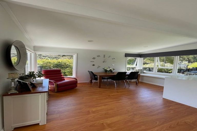 Photo of property in 6 Fendalton Crescent, Pinehaven, Upper Hutt, 5019