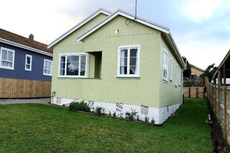 Photo of property in 12 Leicester Street, Patea, 4520