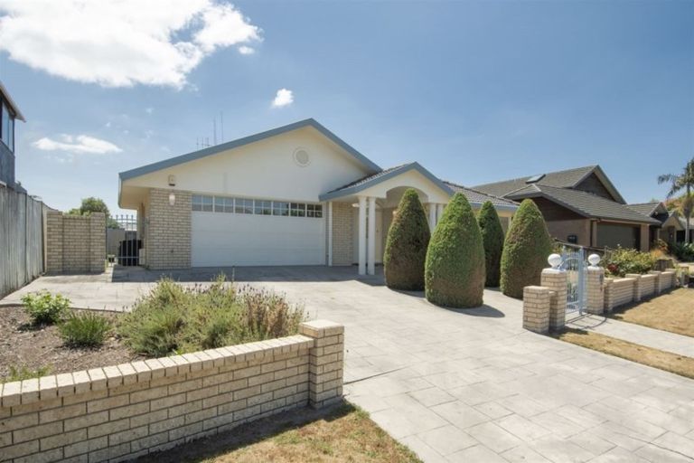 Photo of property in 32 Seychelles Drive, Papamoa Beach, Papamoa, 3118