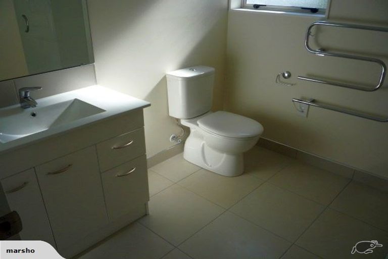 Photo of property in 24 Fairchild Avenue, Goodwood Heights, Auckland, 2105