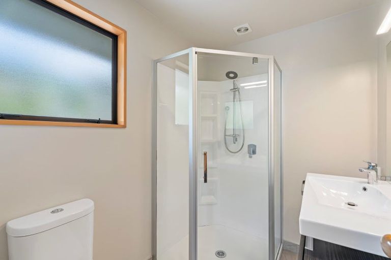 Photo of property in 8 Larch Place, Wanaka, 9305