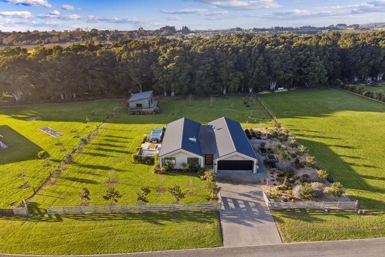 Photo of property in 34 Ohau Gravels Way, Ohau, Levin, 5570