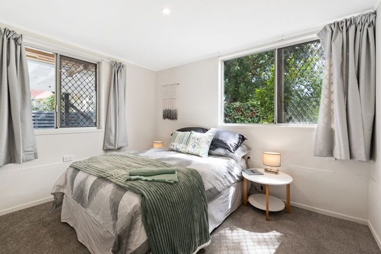 Photo of property in 42a Woodglen Road, Glen Eden, Auckland, 0602