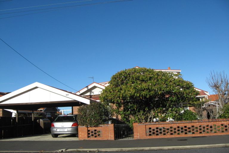 Photo of property in 217 Bay View Road, Saint Clair, Dunedin, 9012