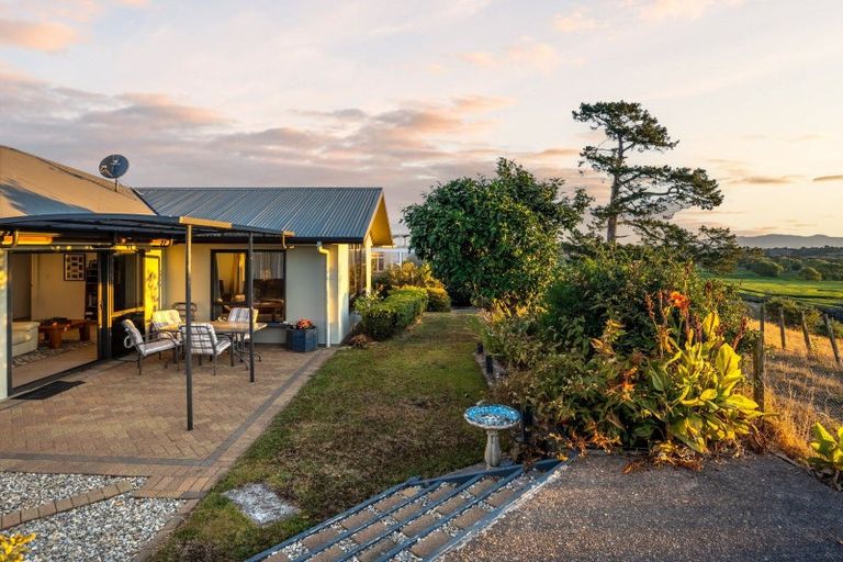 Photo of property in 24 Highgrove Drive, Grandview Heights, Hamilton, 3200