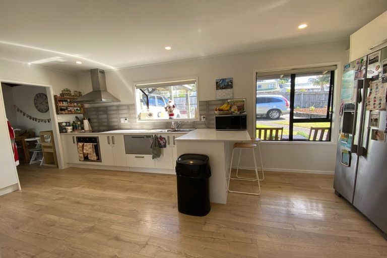 Photo of property in 4 Waiora Road, Stanmore Bay, Whangaparaoa, 0932