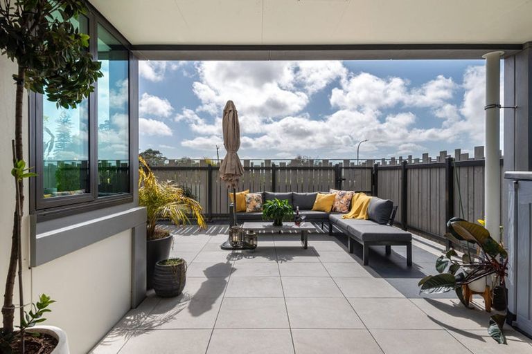 Photo of property in 205/8 Waikumete Road, Glen Eden, Auckland, 0602