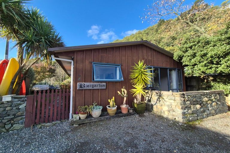 Photo of property in 4 Heather Place, Picton, 7220