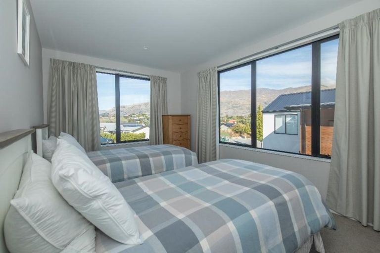 Photo of property in 9 Kamahi Street, Wanaka, 9305