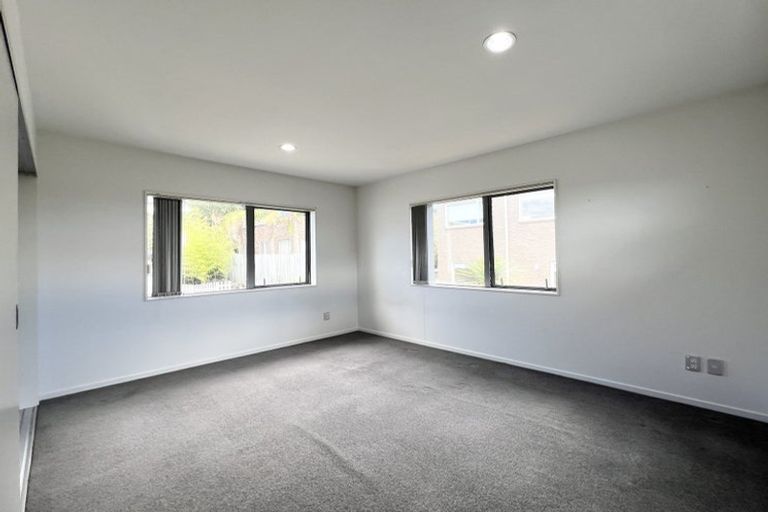 Photo of property in 22 Mulroy Place, Pinehill, Auckland, 0632