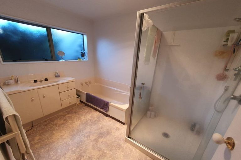 Photo of property in 17 Gardone Terrace, Conifer Grove, Takanini, 2112