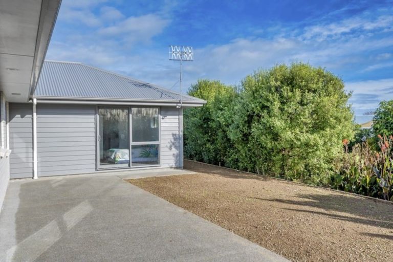 Photo of property in 25 Barry Curtis Place, Levin, 5510