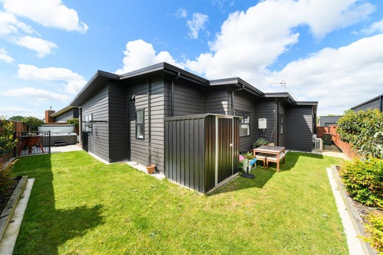 Photo of property in 35 Freedom Drive, Kelvin Grove, Palmerston North, 4414