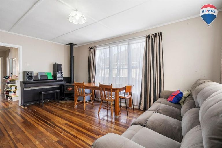 Photo of property in 206 Cambridge Terrace, Naenae, Lower Hutt, 5011