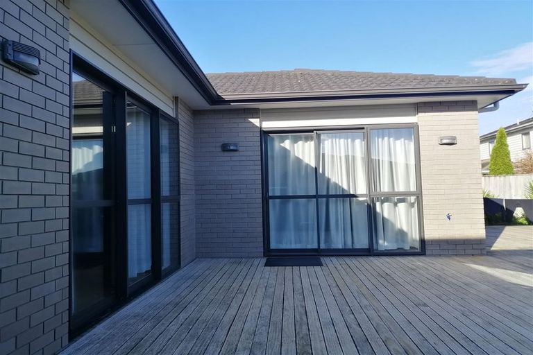 Photo of property in 15 Sunglade Grove, Flat Bush, Auckland, 2019