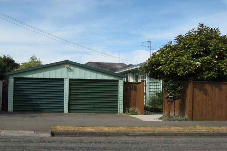 Photo of property in 2/39 Taupata Street, Redcliffs, Christchurch, 8081