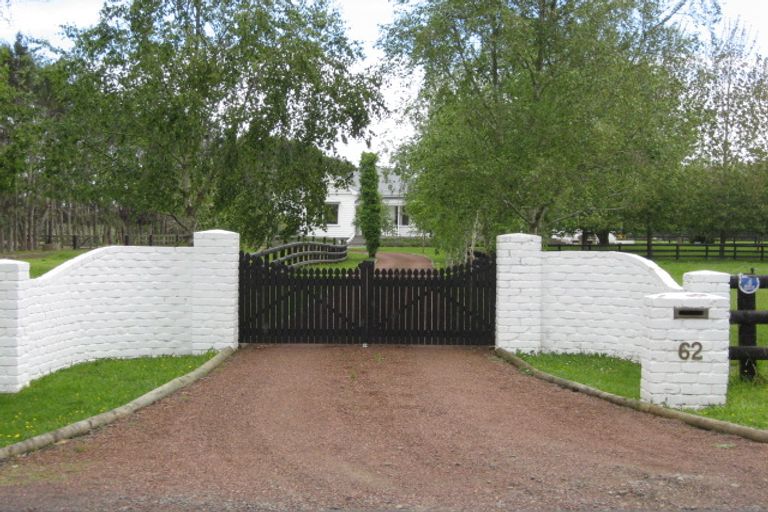 Photo of property in 62 Boord Crescent, Kumeu, 0891