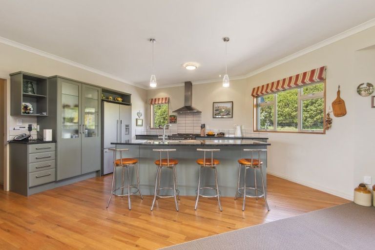Photo of property in 9 Orakei Road, Kelvin Grove, Palmerston North, 4470
