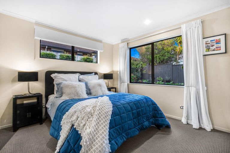 Photo of property in 2 Ellivani Rise, Pukekohe, 2120